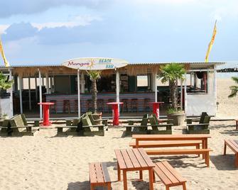 MEER & MEHR 2 room comfort apartment, beach and marina right on the doorstep! - Damp - Innenhof