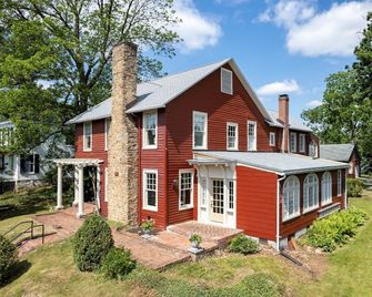The Cardinal House: Historic Home on Tree Streets - Waynesboro - Building