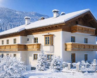 Shared Room, Shower, Toilet - Sunnhäusl, bed and Breakfast - Sankt Veit im Pongau - Building