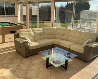 Large comfortable house, heated swimming pool 5 minutes from Chambord castle - Maslives - Salon