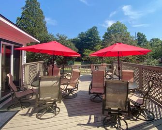 Rosemont Inn Resort B&B - Saugatuck - Building