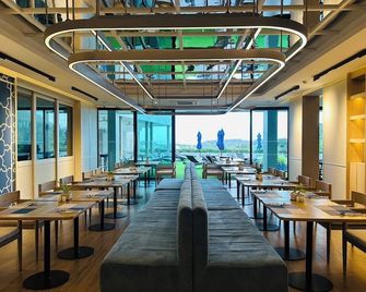 The Yama Hotel Phuket - קארון - מסעדה