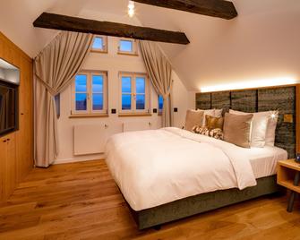 Hotel Brunnenhaus Schloss Landau - Landau - Bedroom