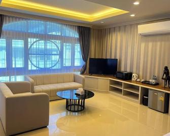 V20 Boutique Jacuzzi Hotel - בנגקוק - סלון