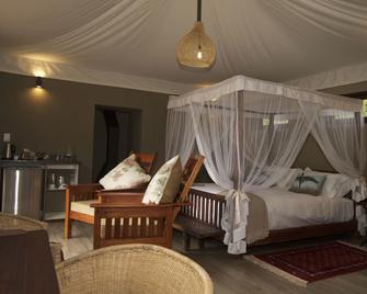 Inzalo Safari Lodge - Vaalwater - Bedroom