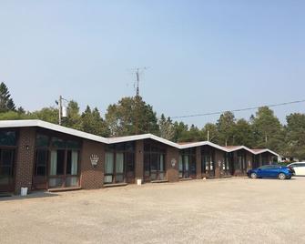 Huron Sands Motel And Restaurant - Providence Bay - Edificio