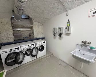 Stylish city apartment in the heart of the Au - everything within walking distance - Monachium - Pralnia