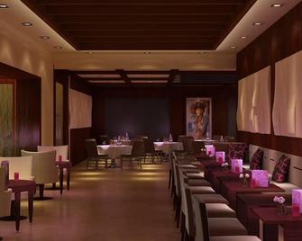 Una Smart Radiant Plaza Hotel - Barnāla - Restaurante
