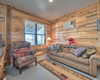 Sardis Serenity 1 BR Clayton Cabin with Lake View - Clayton - Living room