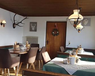 Four-bed room with shower, WC - Alpengasthof Pension Rapoldsberg - Mühlbach am Hochkönig - Restaurant