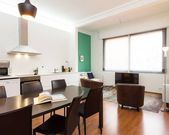 Apt. Quiet & Bright in heart of Barcelona. Fully equipped. - Barcelona - Dining room