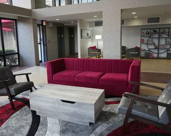 Ramada by Wyndham Tulsa Broken Arrow - Broken Arrow - Lounge