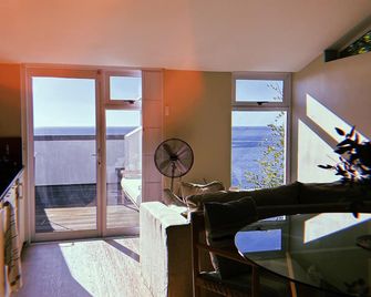 Cool edge of the world Loft Apartment! - Cape Town - Living room