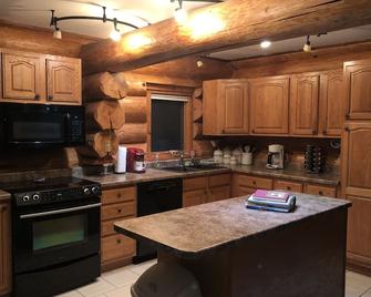 Custom Log Lake House On Wynne Lake With Pontoon Boat. Summer 1 Week Sat To Sat - Biwabik - Kitchen