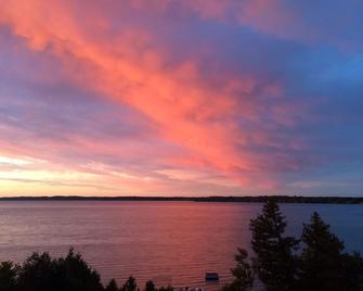 The Torch Lake Bed and Breakfast - Central Lake - Balcony