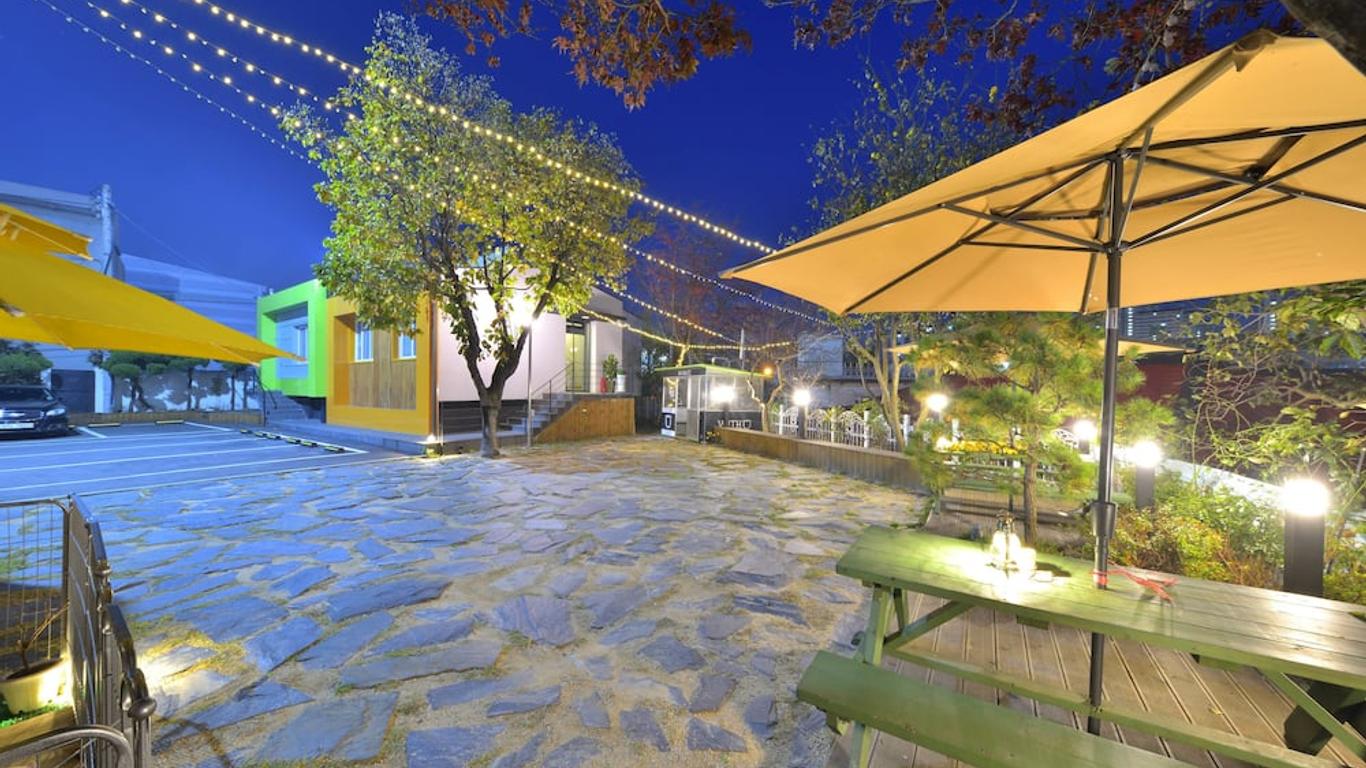 With U Hotel & Guesthouse