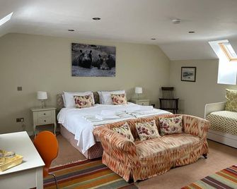 The Wickerman Granary - a cottage that sleeps 6 guests in 3 bedrooms - Kirkcudbright - Habitación