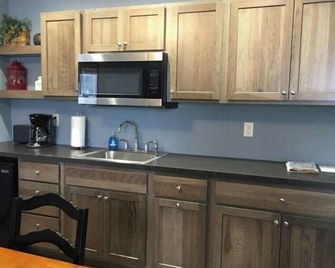 Beds -N- Sheds Unit #3 Upstairs Unit - Spirit Lake - Cocina