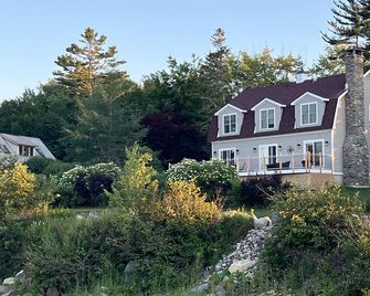 'Rooster Cottage' Harborside - Built New 2022 - Southwest Harbor - Building