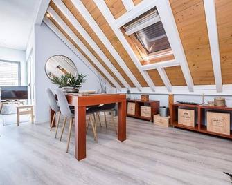 Casa Atelier - Setúbal - Comedor