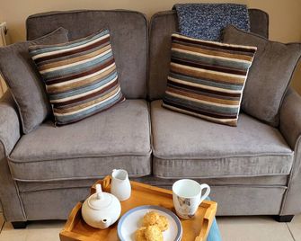 Cosy Cotswold Retreat - Owl's Roost, Moreton in Marsh, Heart of the Cotswolds - Moreton-in-Marsh - Living room