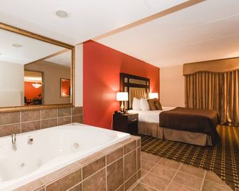 Ramada by Wyndham Plymouth Hotel & Conference Center - Plymouth