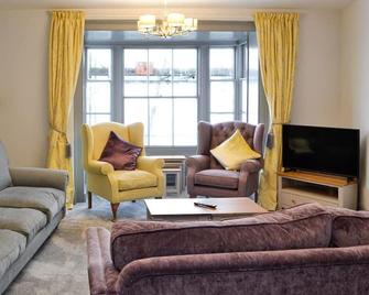 Four Seasons Hotel - Aberystwyth - Living room