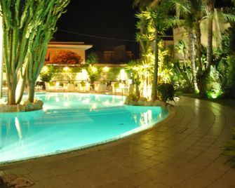 Il Grillo - Pulsano - Piscina