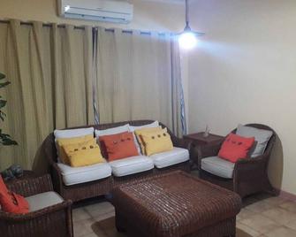 Bilene Beach House. Bilene is a beautiful beach located in Macia, Mozambique - Bilene - Living room