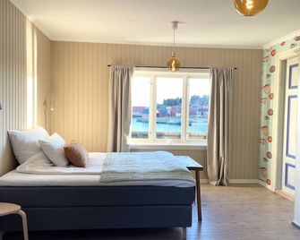 In the middle of Lofoten! Unique and spacious on the docks. - Stamsund - Habitación