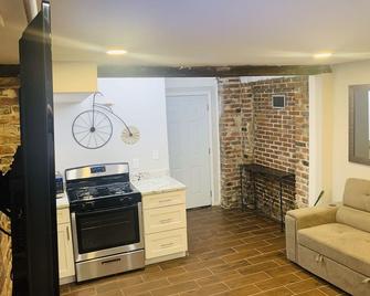 Vintage Uptown Hidden Gem, Walk to Everything New Renovation! - Nueva Orleans - Sala de estar