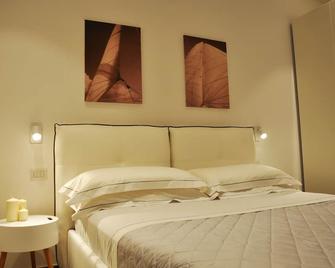 Luxury 2 Apartments Cervia with Swimming Pool - Cervia - Bedroom