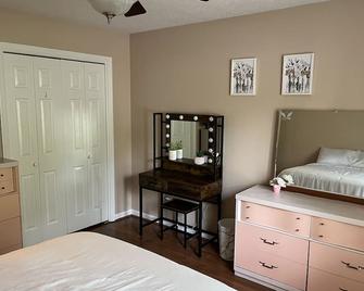 Masters Rental - 3.9 Miles to Augusta National - Appling - Bedroom