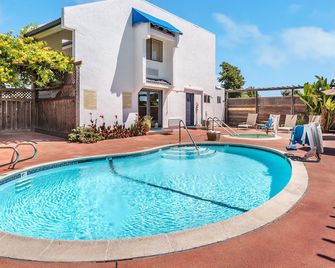 جودسبرينج موتل - نابا - حوض السباحة