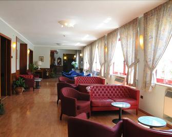 Hotel Victoria - Rivisondoli - Lobby