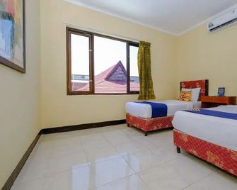 Spot On 2185 Hotel Elen - Mangsit