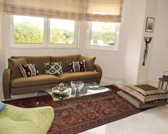 Villa Thetis Athens - Mati - Living room