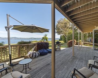 Lakeside Vistas Magic - Rainbow Point Home - Taupo - Balkon