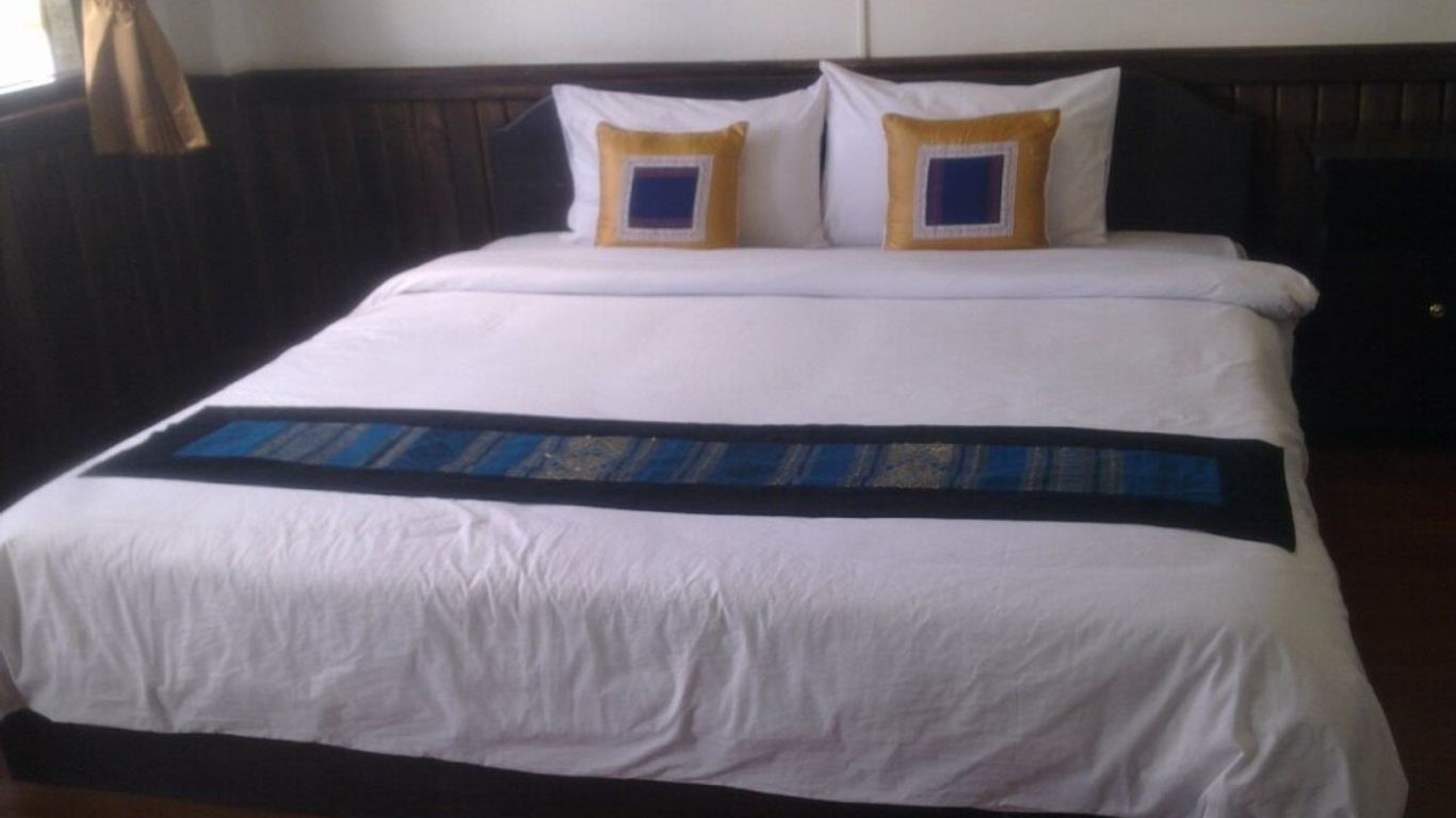 Huaysay Riverside Hotel