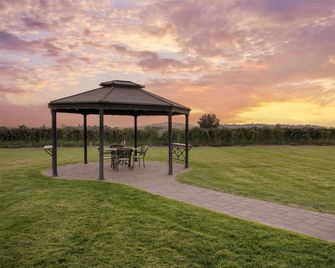 Best Western Plus Grapevine Inn - Sunnyside - Будівля