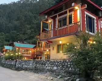 Virman Riverside Resort - Gushaini - Building