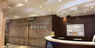 Rawasi Hotel Suites - Taif - Front desk