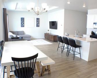 New and spacious 5-bedroom house! - Spanish Fork - Dining room