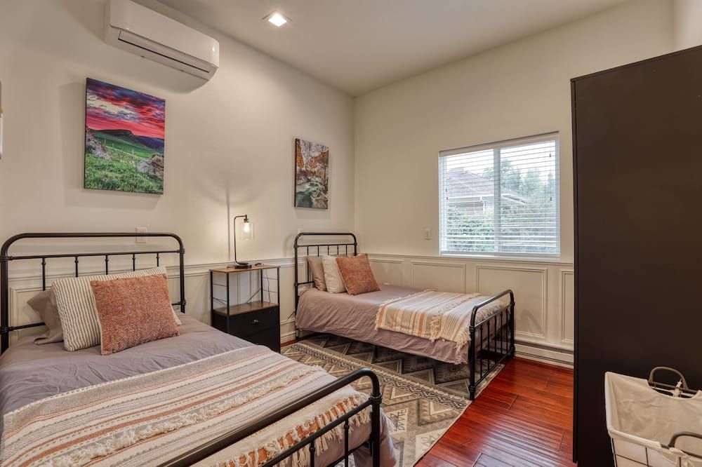 The Hideaway - Sheridan - Bedroom
