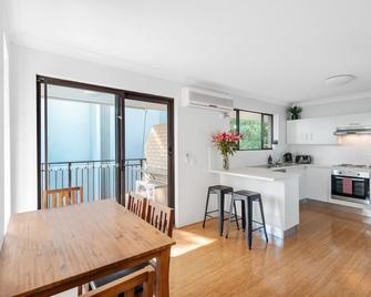 Spacious & Comfy 2 Bed \/2 Bath \/1 Car Apartment in Auchenflower - Brisbane - Restaurante