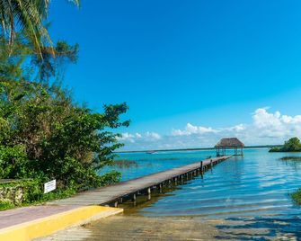 Ade Hotel Bacalar - Bacalar - Buiten zicht