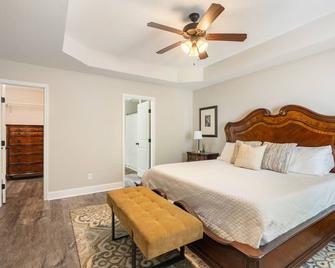 Newly renovated townhome 11 min from GA National Fair Grounds! - Perry - Bedroom