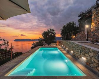 La Sterlizia di Santa Croce - Alassio - Piscina