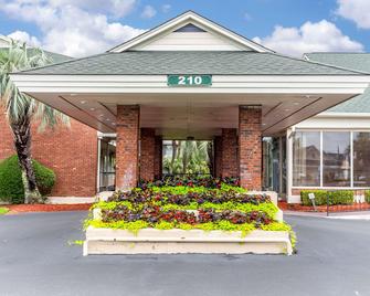 Quality Inn & Suites - Georgetown - Building