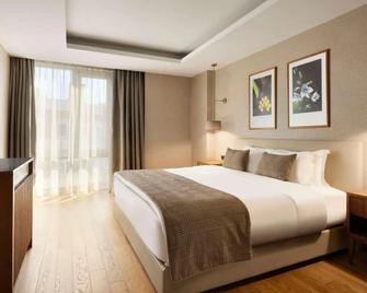 Ramada Adana Hotel - Adana - Bedroom